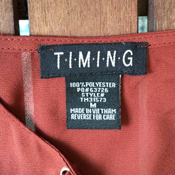 Timing rust color long sleeve top with keyholes - Picture 8 of 9
